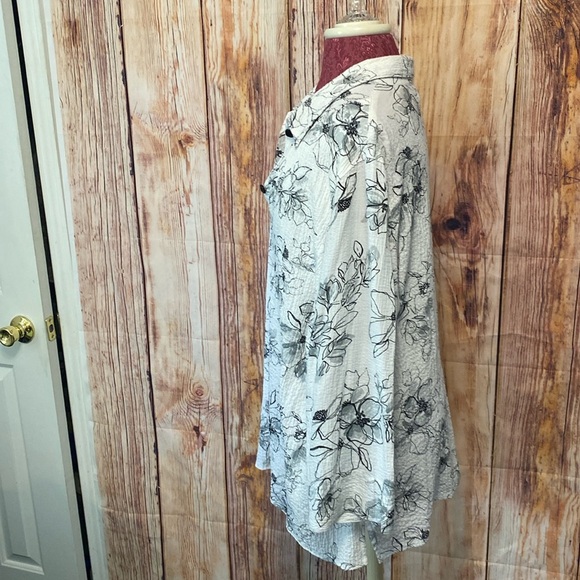 Alfred Dunner 1X Crinkle Long Sleeve with Tank Button Blouse White Black & Gray - Picture 6 of 10